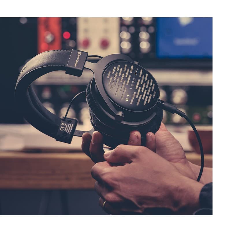 DT 1990 PRO two velour ear-pad options